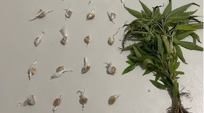 PM prende homem e apreende menor por tráfico de drogas em Mantena