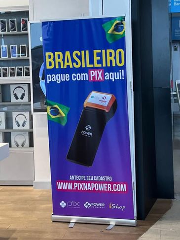 Marcelo Brandão/Agência Brasil Panamá, 25/07/2025 - Loja em aeroporto do Panamá com cartaz que fala sobre aceitar pagamento Via PIX para brasileiros. Foto: Marcelo Brandão/Agência Brasil