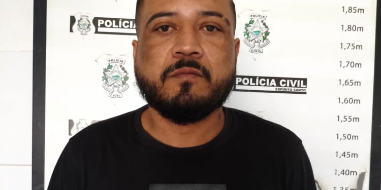Policia de Linhares prende homem com mandado por tráfico
