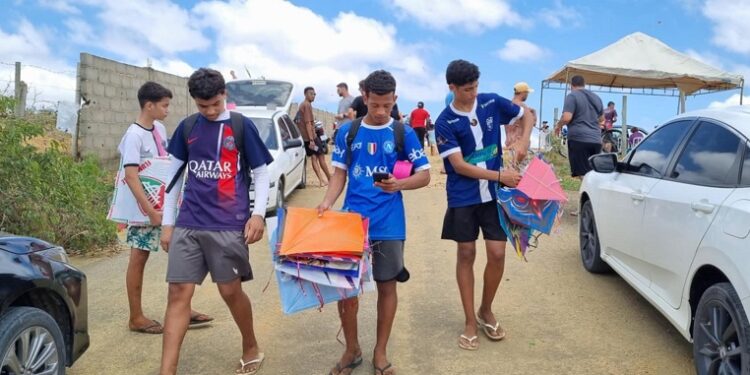 Festival de Pipas colore o céu de Barra de São Francisco e reúne famílias no bairro Alvorada 2