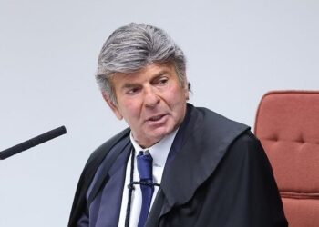 Fux defende anulação de atos da ação penal da tentativa de golpe e livra Bolsonaro