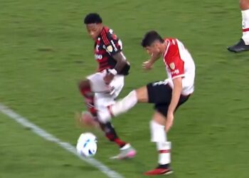 Confederação anula cartão vermelho de Plata, do Flamengo, na Libertadores