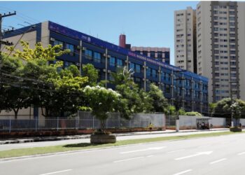 Governador anuncia aumento de 8% no salário dos professores