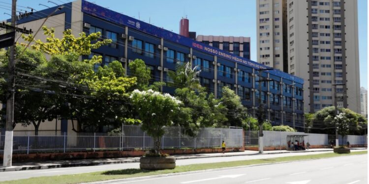 Governador anuncia aumento de 8% no salário dos professores