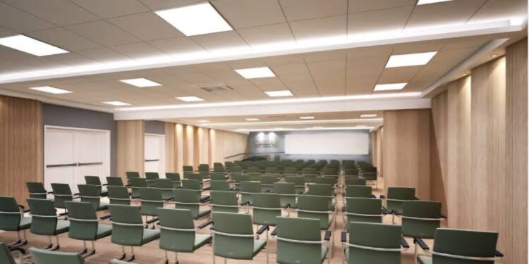 Uma sala cheia de humanidade, por Usiel Carneiro Uma sala cheia de humanidade, por Usiel Carneiro