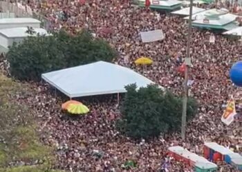 Veja vídeo: mar de gente em Copacabana