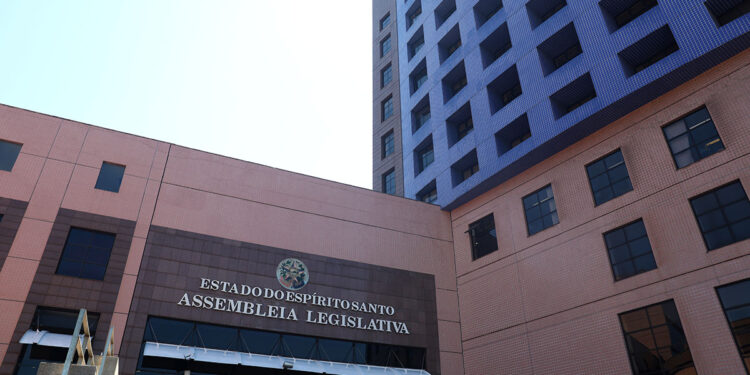 Ales lança editais de concurso público com salário inicial de até R,3 mil; confira