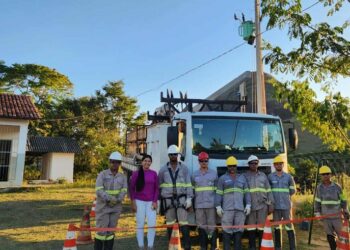 Após 25 anos de espera, comunidade do Córrego Santa Angélica comemora extensão de energia elétrica em escola