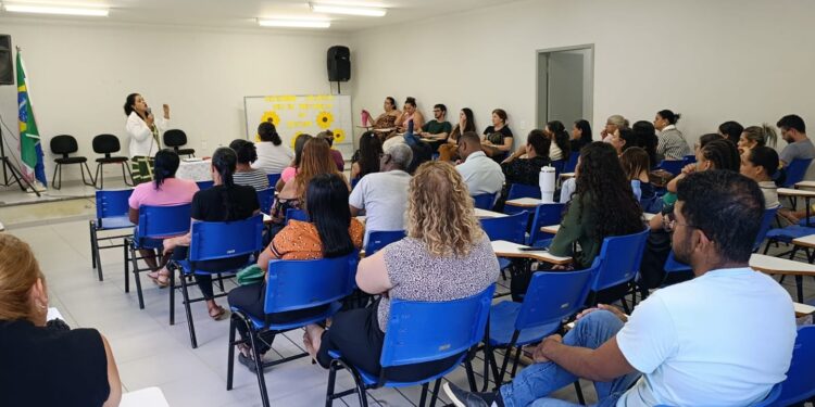 Prefeitura de Barra de São Francisco realiza palestra motivacional para profissionais da rede socioassistencial