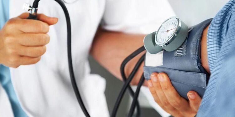 Pressão de 12 por 8 é reclassificada como pré-hipertensão em nova diretriz
