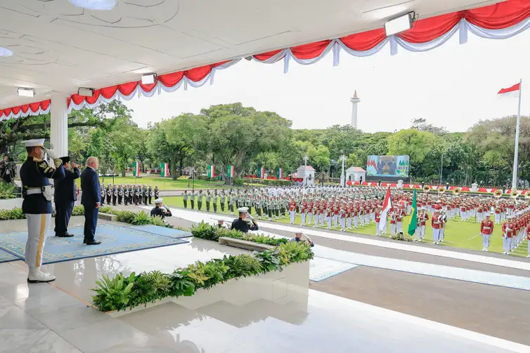 Jacarta, 23/10/2025 - Presidente da República, Luiz Inácio Lula da Silva, acompanhado do presidente de Jacarta, Prabowo Subianto, durante chegada no Palácio Merdeka. Foto: Ricardo Stuckert/PR