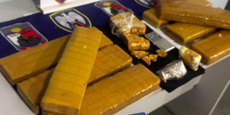 PM apreende mais de 10kg de maconha, cocaína e crack em bairro de Pinheiros