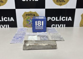 Mulher de traficante capixaba morto no Rio é  presa com droga na Serra