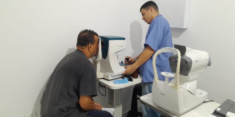 Mutirão de oftalmologia atende centenas de pacientes em Barra de São Francisco