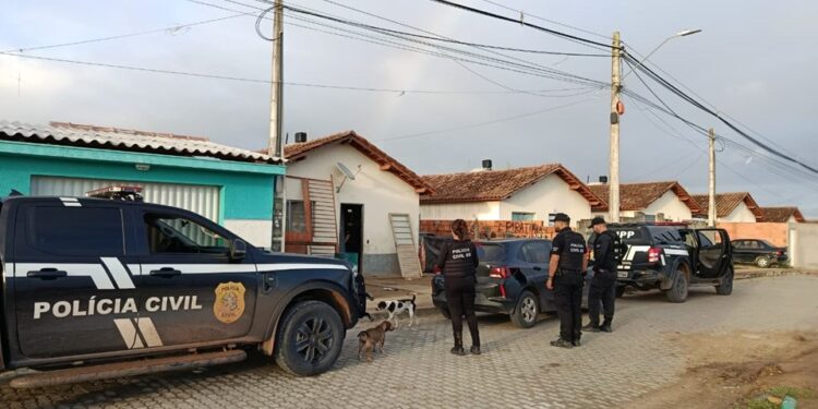 Homem é preso e adolescente apreendido por envolvimento em tentativas de homicídio em São Mateus