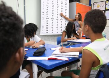 No Dia do Professor, Cariacica convoca 671 aprovados em concurso