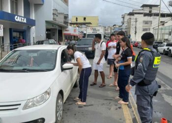 Estudantes do João XXIII fazem ação sobre trânsito e segurança pública em Barra de São Francisco