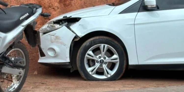 Casal fica ferido em acidente entre carro e moto em São Gabriel da Palha Casal fica ferido em acidente entre carro e moto em São Gabriel da Palha
