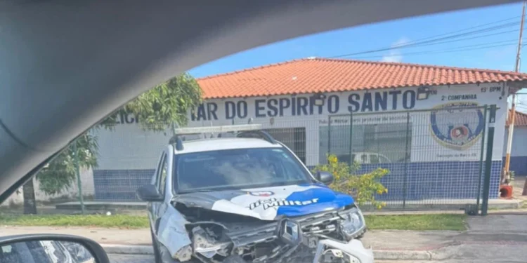 Motorista bate em viatura da PM e tenta fugir em Conceição da Barra Motorista bate em viatura da PM e tenta fugir em Conceição da Barra