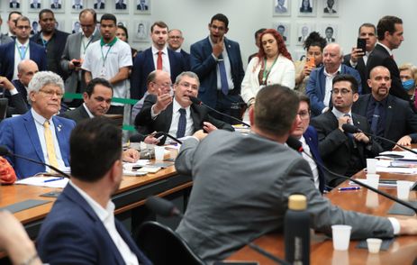Lula Marques/Agência Brasil Brasília - 22/10/2025 - Conselho de Ética e Decoro Parlamentar da Câmara durante reunião para apreciar e votar pareceres preliminares sobre 11 Deputados (Conselho de Ética arquiva pedido de cassação contra Eduardo Bolsonaro). Foto: Lula Marques/ Agência Brasil.