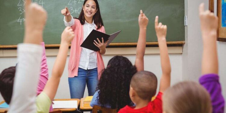 Professores no Brasil gastam mais de 20% da aula para controlar alunos, aponta pesquisa Professores no Brasil gastam mais de 20% da aula para controlar alunos, aponta pesquisa