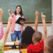 Professores no Brasil gastam mais de 20% da aula para controlar alunos, aponta pesquisa