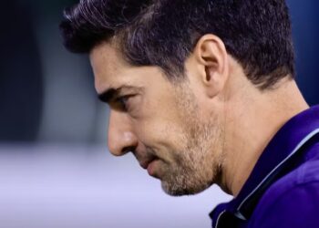 Abel Ferreira, técnico do Palmeiras, joga a toalha: “Título está entregue ao Flamengo”
