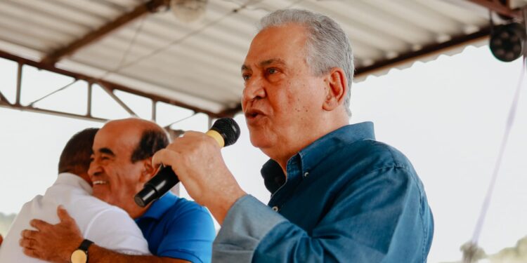 Enivaldo compara salário de professor de BSF com o de Vitória: “Maior que o deles”