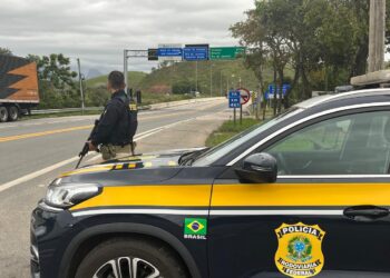 PRF reforça policiamento na divisa do ES com RJ