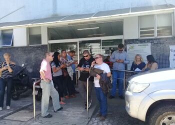 Isso precisa mudar, por Usiel Carneiro