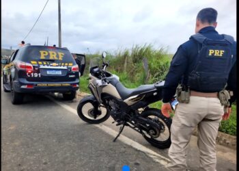 PRF apreende em Colatina moto clone de São Paulo