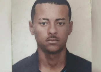 Ataque a tiros deixa jovem morto e mulher ferida durante retorno para casa em Guriri, São Mateus