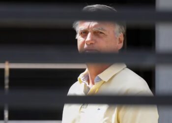 Bolsonaro é preso pela Polícia Federal