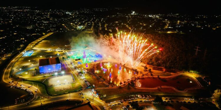 Vila de Natal ilumina e dá mais cor à vida da população de Cariacica