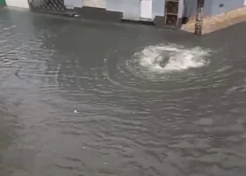 Chuva forte causa alagamentos em São Mateus