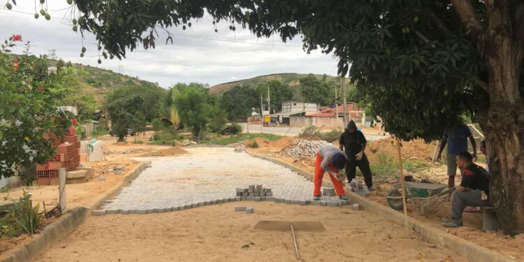 BSF: avançam as obras de calçamento na Vila João Gomes, no distrito de Vila Paulista