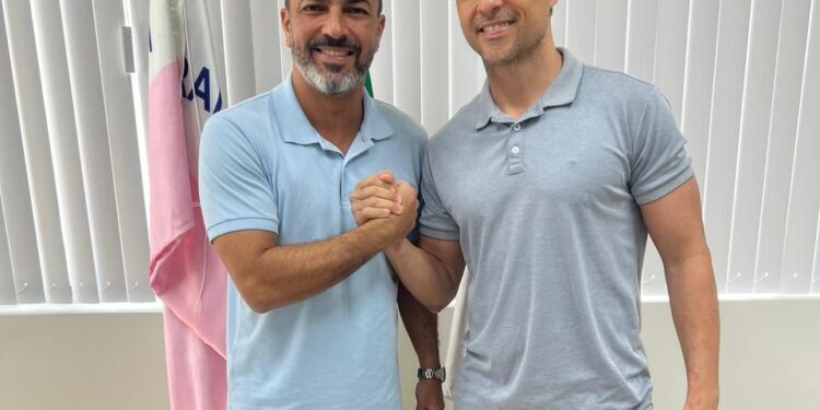 Barra de São Francisco recebe 50 computadores para modernizar serviços de saúde