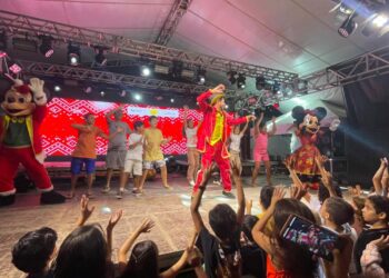 Ornamentação natalina e atrações infantis encantam público no segundo dia das Festividades de Final de Ano em Barra de São Francisco
