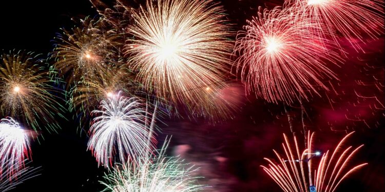 Cariacica antecipa Réveillon com shows e queima de fogos na Nova Orla Cariacica antecipa Réveillon com shows e queima de fogos na Nova Orla