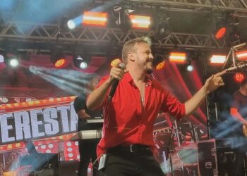 Festividades de Final de Ano 2025 chegam ao quinto dia com praça lotada e shows emocionantes em Barra de São Francisco