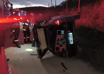 Homem morre após capotar carro em Barra de São Francisco