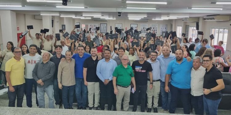 Barra de São Francisco recebe 130 tablets, 50 computadores e ambulância 0 km da SESA