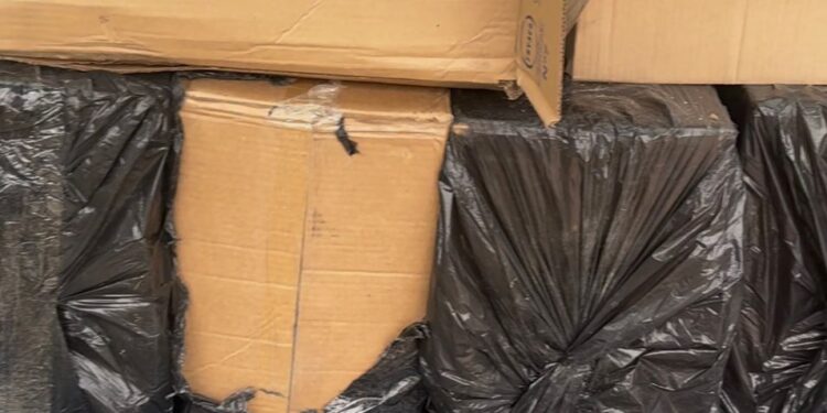 PF apreende cigarros contrabandeados do Paraguai na Serra PF apreende cigarros contrabandeados do Paraguai na Serra