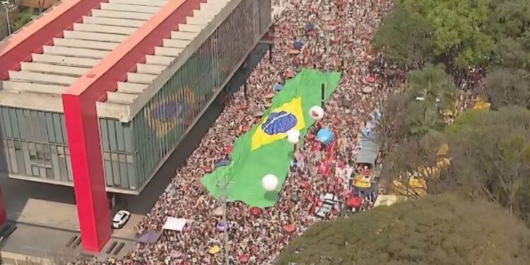 O chão comum de 1985 e o mito da polarização