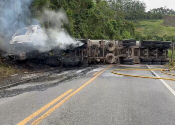 BR 262 é liberada, em Pedra Azul, após interdição de 3 horas