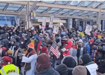 Trump ameaça usar, contra manifestantes, lei de 1807