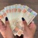 Bônus mensal de R$ 400 beneficia 779 servidores em Barra de São Francisco Bônus mensal de R$ 400 beneficia 779 servidores em Barra de São Francisco