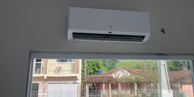 Recepção da UBS de Vila Itaperuna, em Barra de São Francisco, ganha ar-condicionado e melhora conforto para pacientes e servidores Recepção da UBS de Vila Itaperuna, em Barra de São Francisco, ganha ar-condicionado e melhora conforto para pacientes e servidores