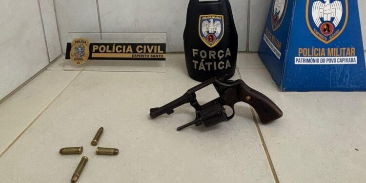 Operação conjunta entre PM e PC apreende arma de fogo no bairro Colina, em Barra de São Francisco