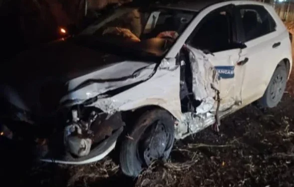 Carro da Prefeitura de Pancas se envolve em acidente e motorista foge